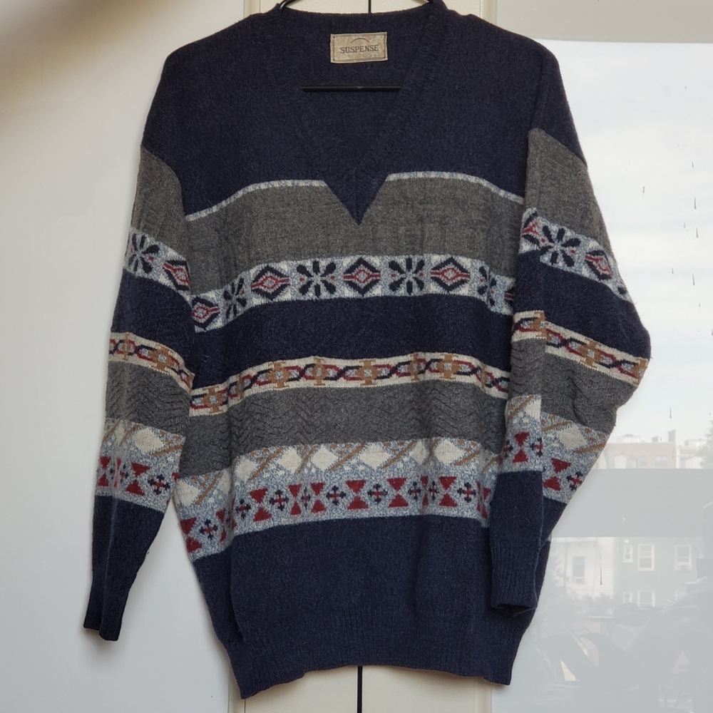 Beautiful long-sleeve sweater size: M